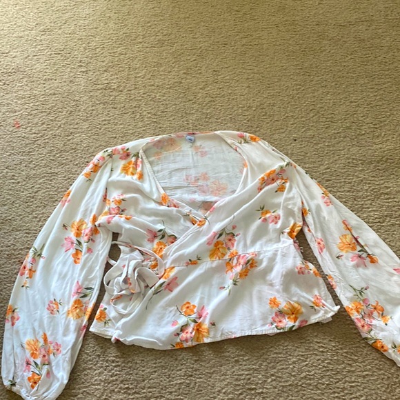 Floral wrap top from Old Navy - Picture 1 of 3
